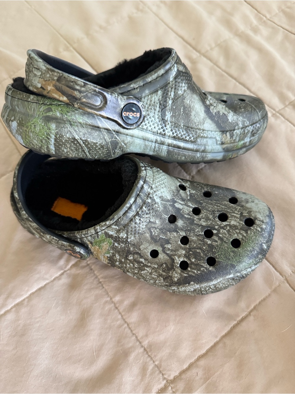 Crocs Kids Clog with Fleece Lining - Mossy Oak Camo Y 5.5/W7